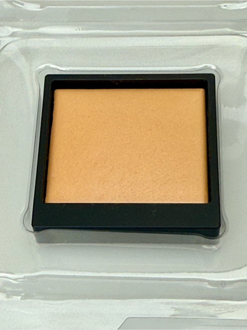 Laura Mercier • Secret Bluring Powder 2